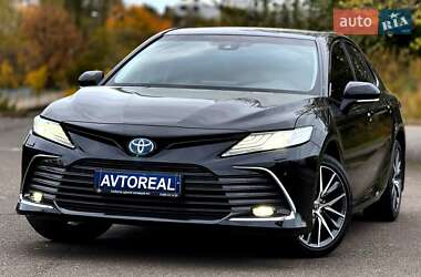 Toyota Camry  2021