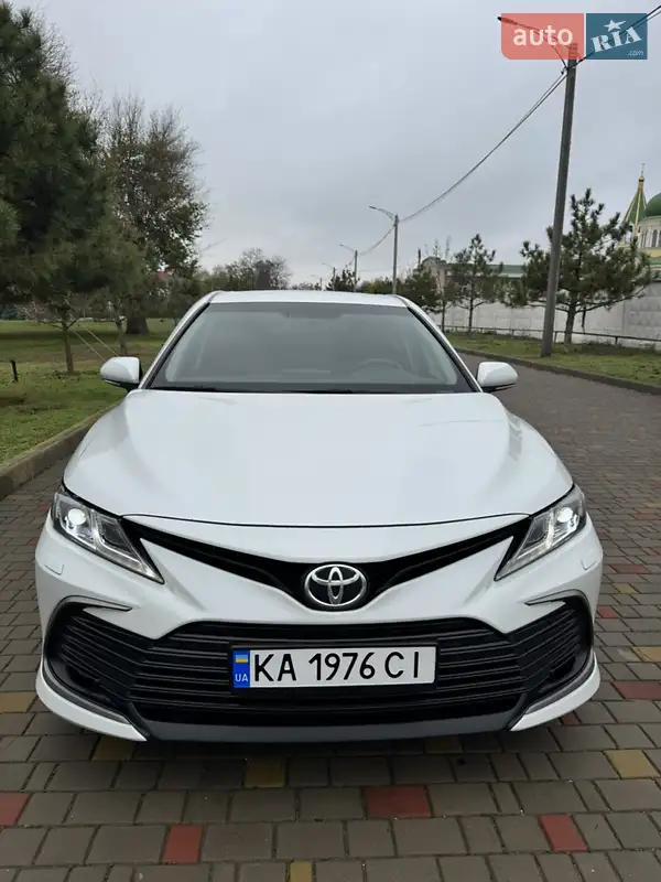 Toyota Camry 2021