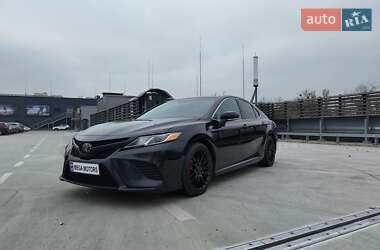 Toyota Camry 2019