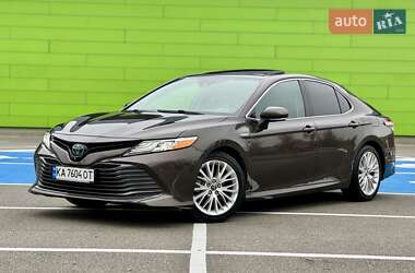 Toyota Camry 2019