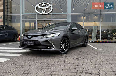 Toyota Camry  2021