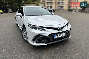 Toyota Camry  2021