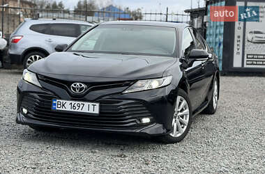 Toyota Camry  2019