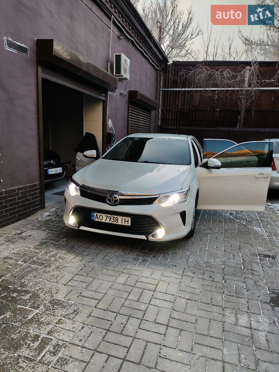 2016 Toyota Camry - фото 1