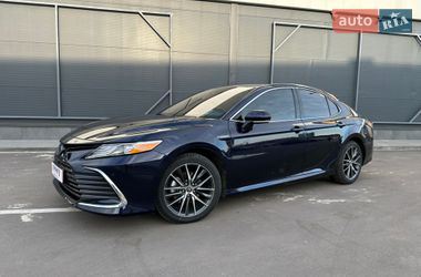 Toyota Camry  2021