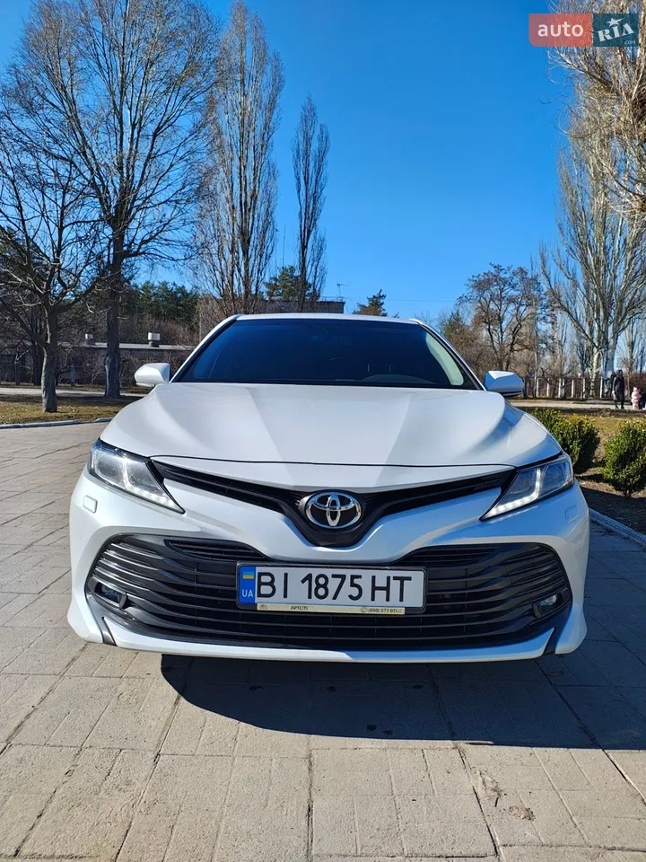 2020 Toyota Camry - фото 1