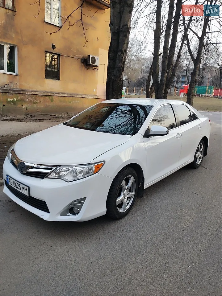 2014 Toyota Camry - фото 1