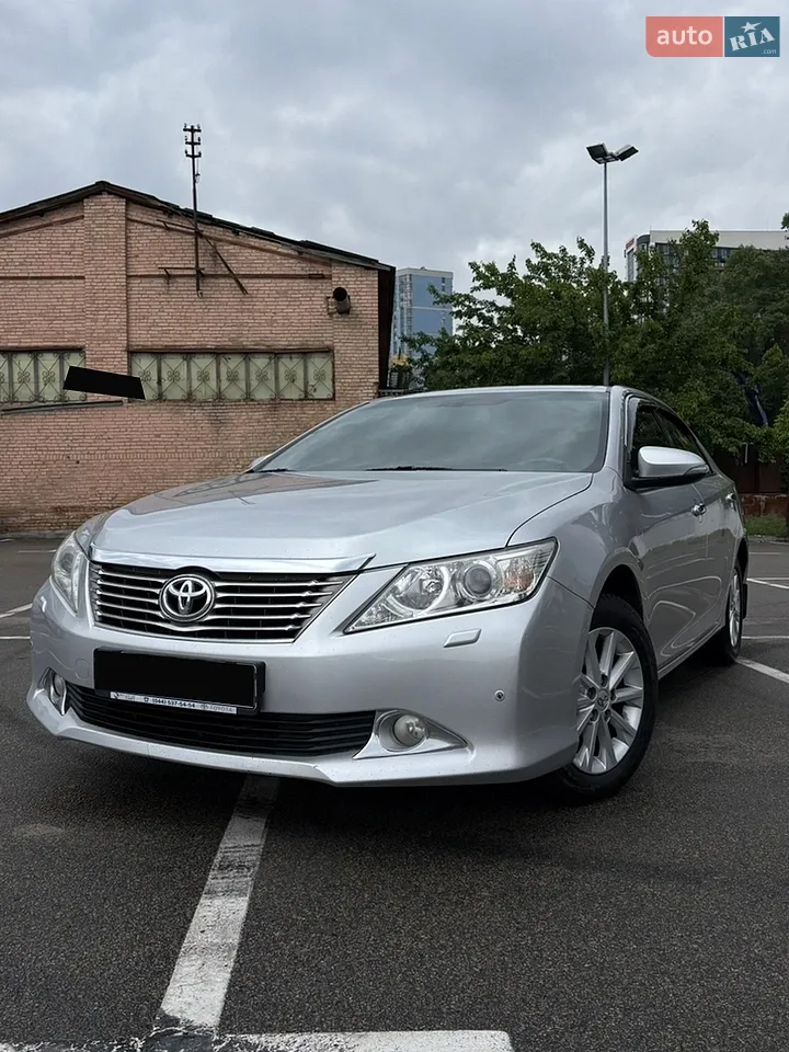 2012 Toyota Camry - фото 1