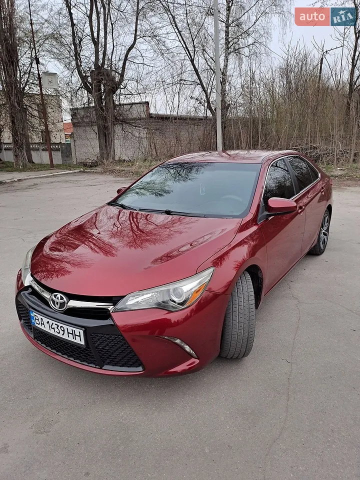 2015 Toyota Camry - фото 1