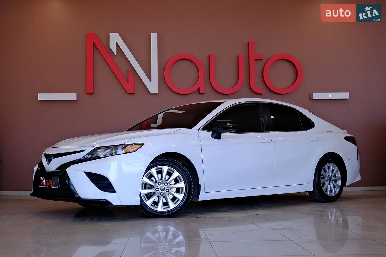 2018 Toyota Camry - фото 1