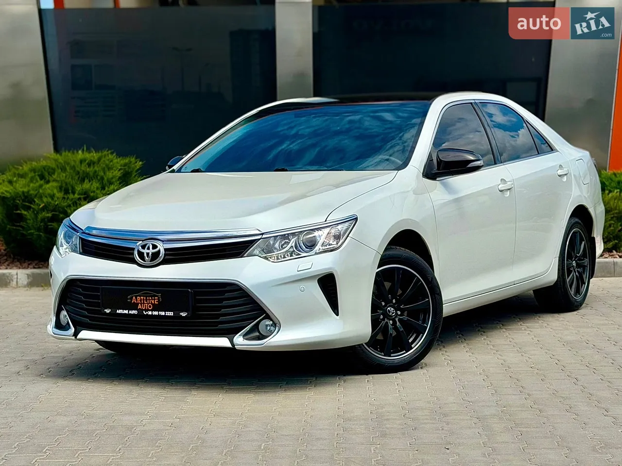 2016 Toyota Camry - фото 1