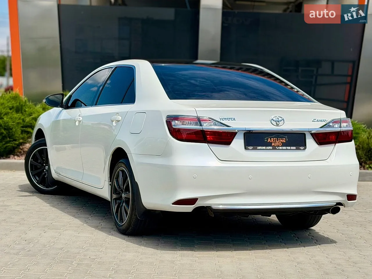 2016 Toyota Camry - мініатюра 2