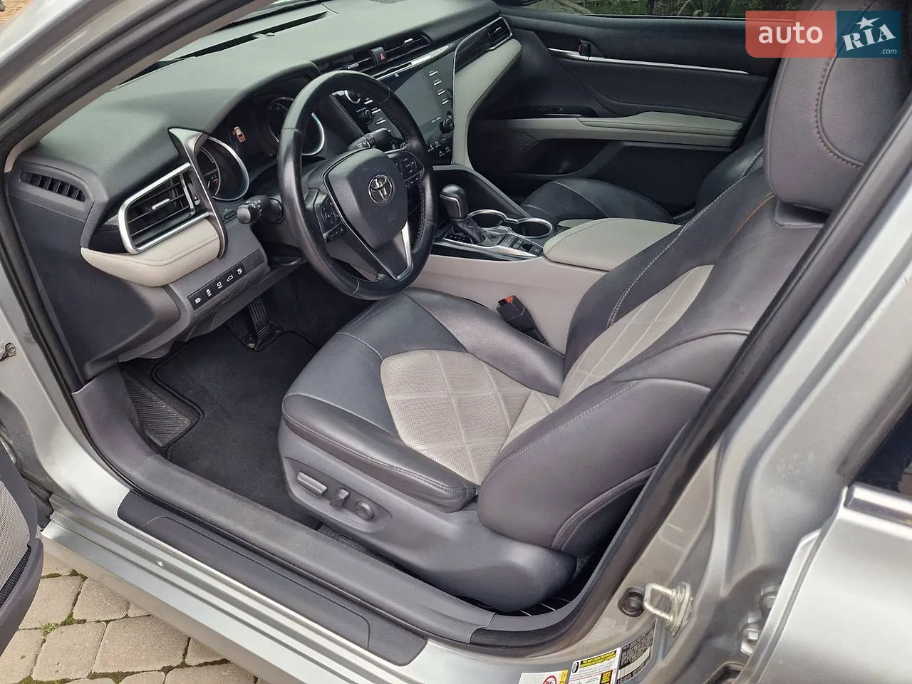 2018 Toyota Camry - мініатюра 3
