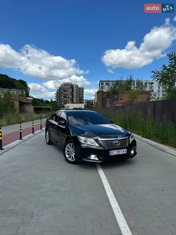 2012 Toyota Camry - фото 1
