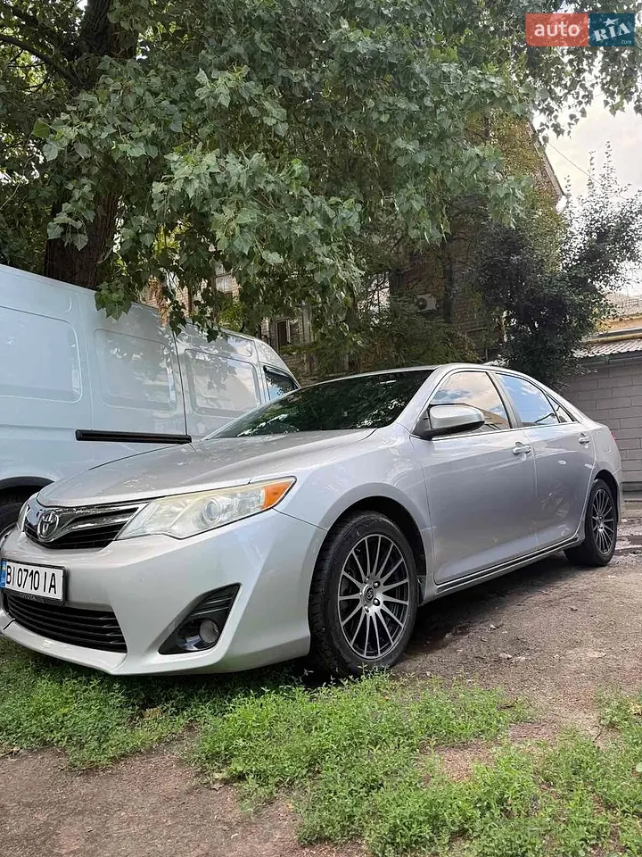2014 Toyota Camry - фото 1