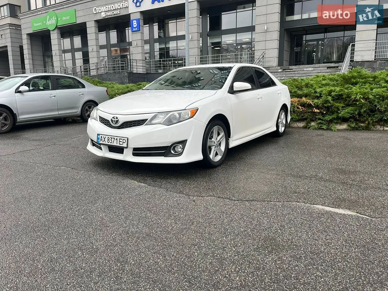 2014 Toyota Camry - мініатюра 2