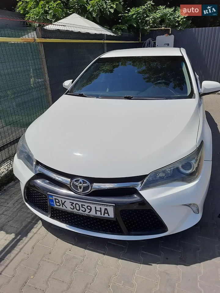 2015 Toyota Camry - фото 1