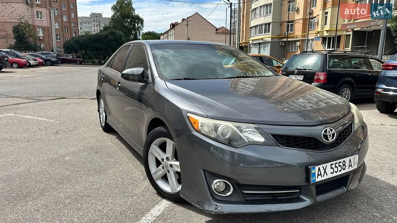 2012 Toyota Camry - фото 1