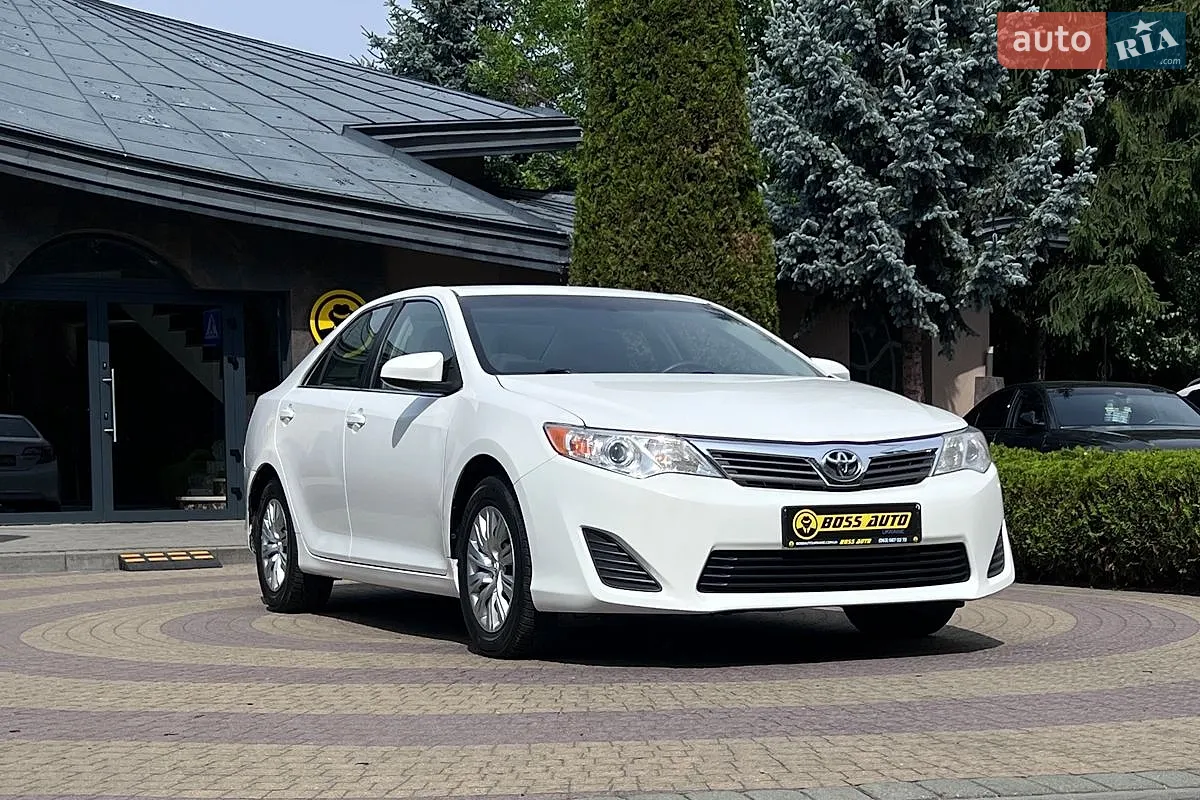 2013 Toyota Camry - фото 1