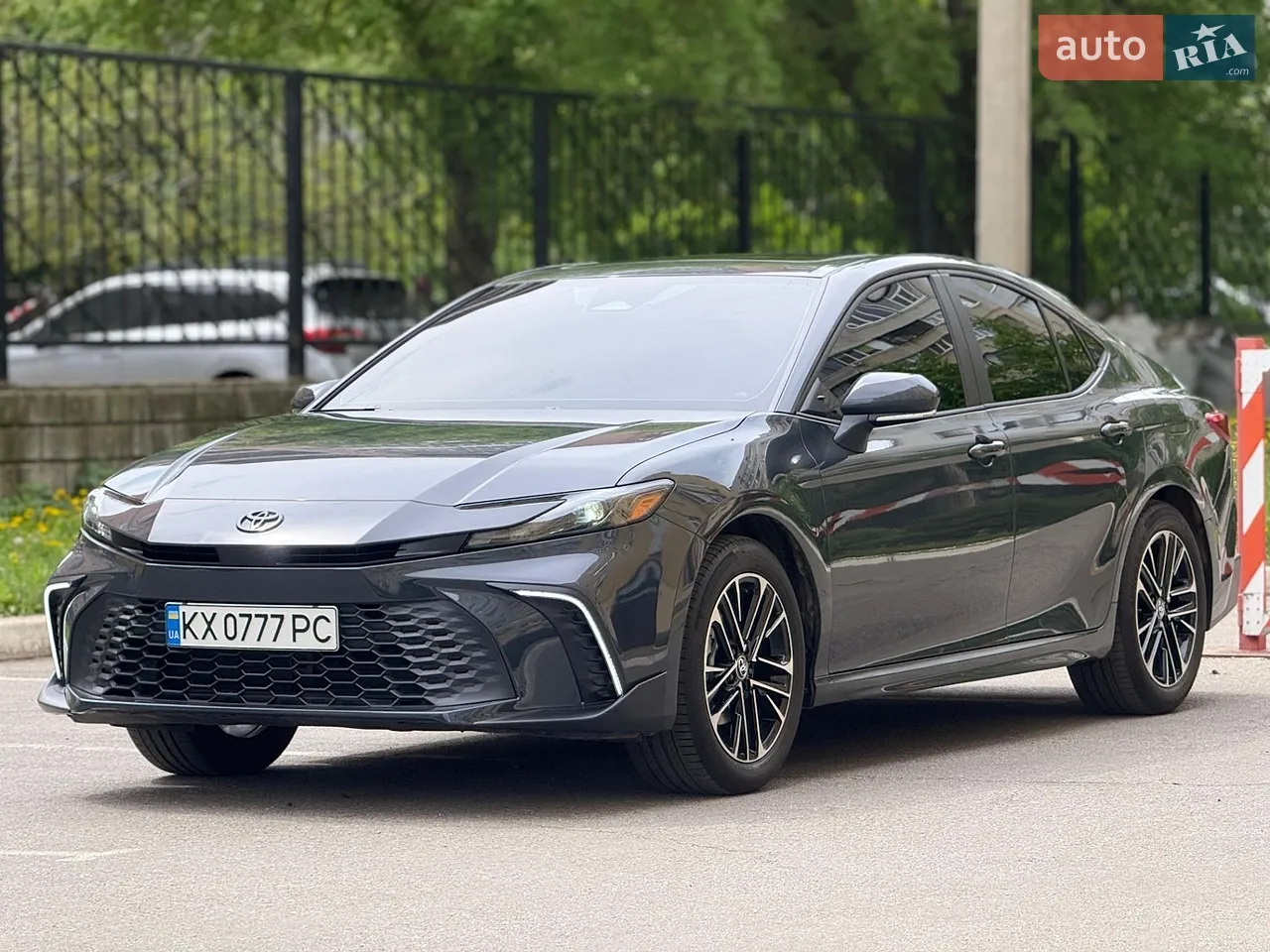 2025 Toyota Camry - мініатюра 2