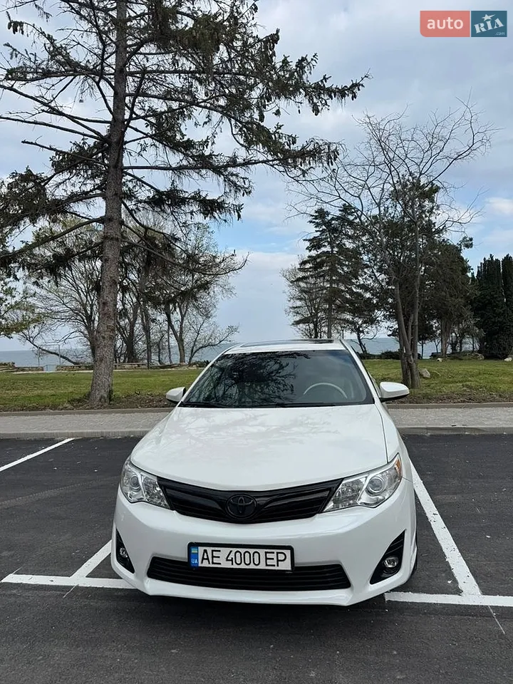 2014 Toyota Camry - фото 1