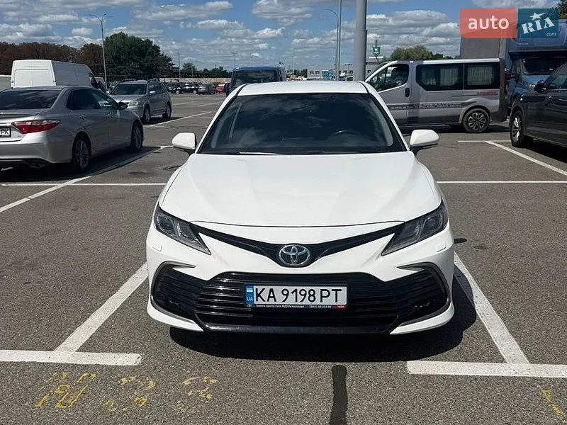 Toyota Camry 2021