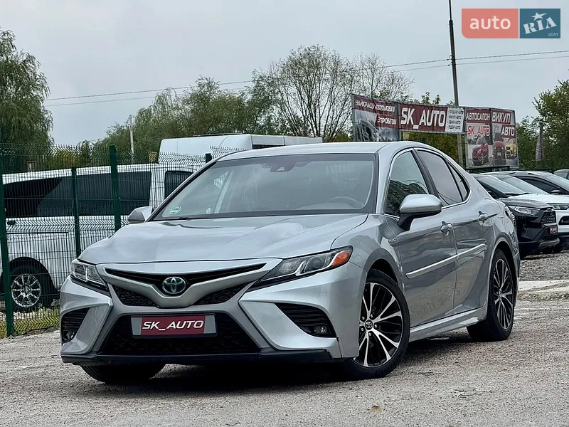Toyota Camry 2019