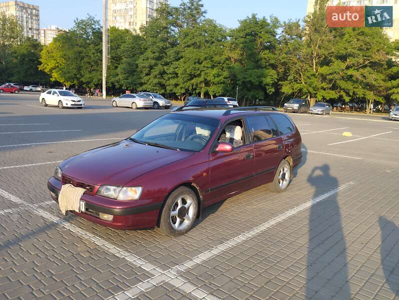 Універсал Toyota Carina E