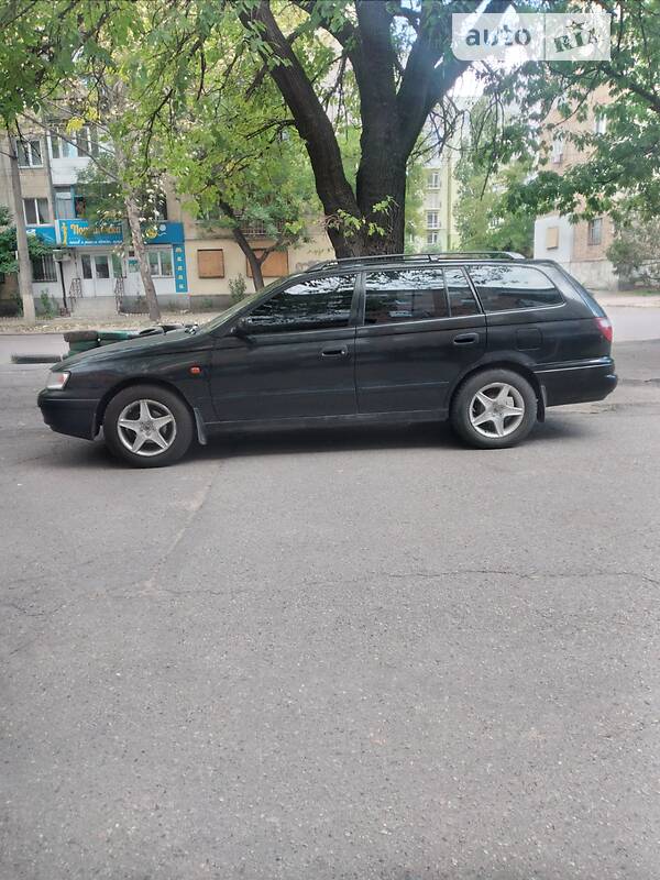 Универсал Toyota Carina