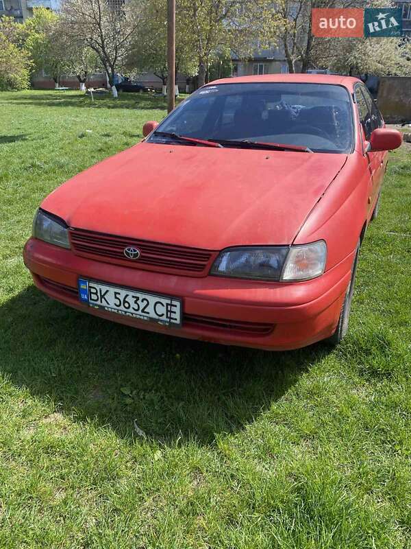 Седан Toyota Carina