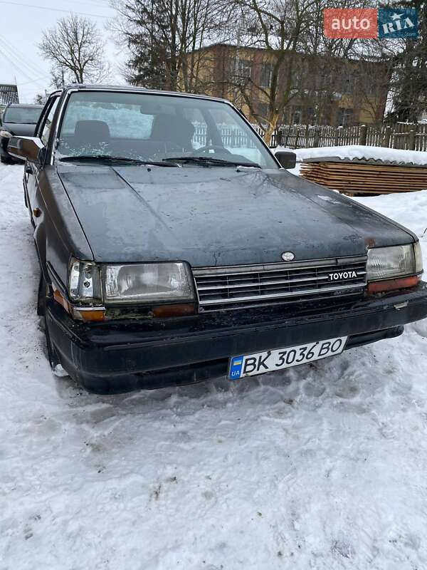 Хетчбек Toyota Carina