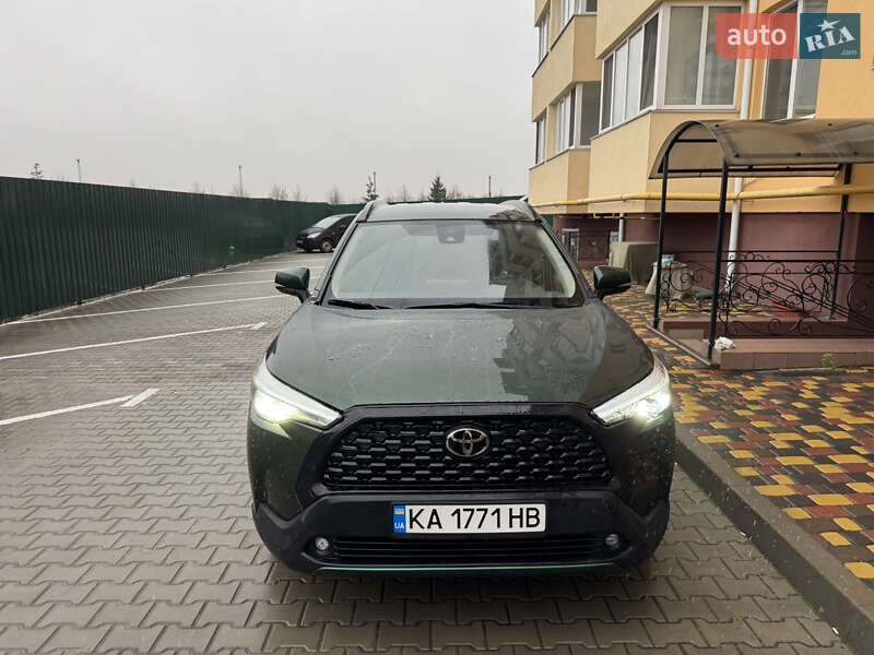 Хэтчбек Toyota Corolla Cross