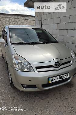 Toyota Corolla Verso  2004