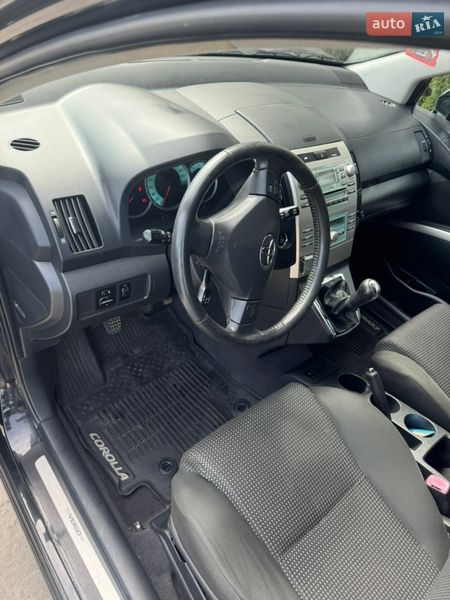 Хэтчбек Toyota Corolla Verso