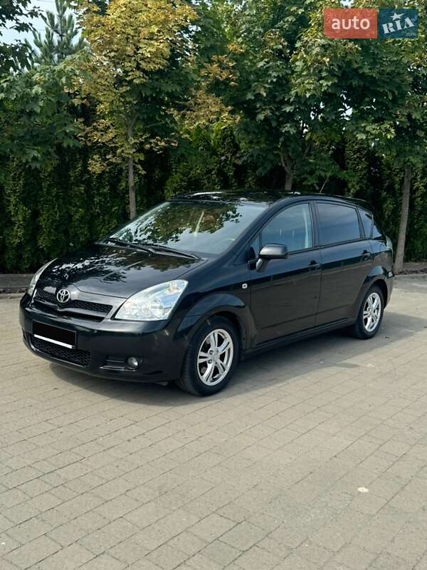 Хэтчбек Toyota Corolla Verso