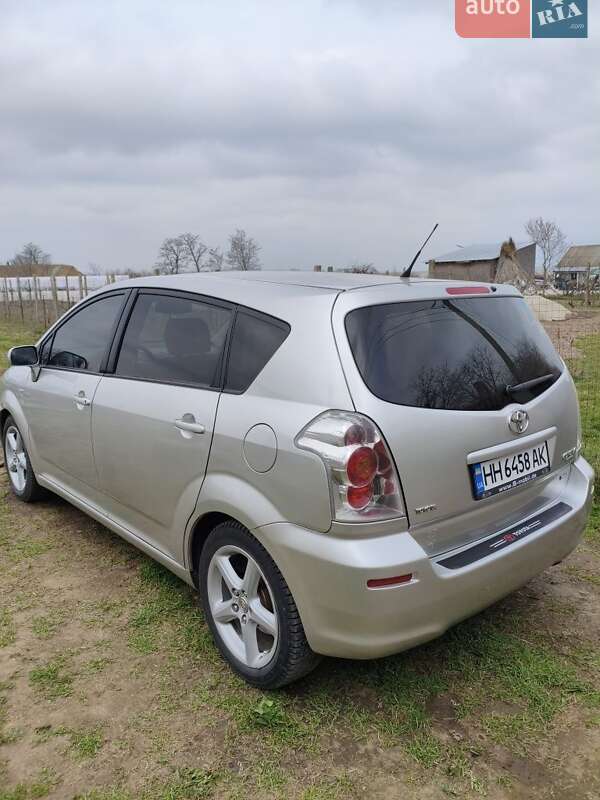 Легковые Toyota Corolla Verso