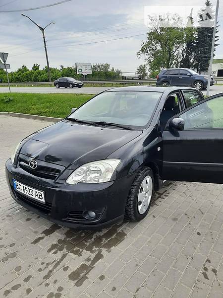 Хетчбек Toyota Corolla