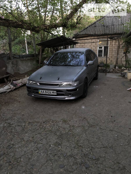 Хетчбек Toyota Corolla