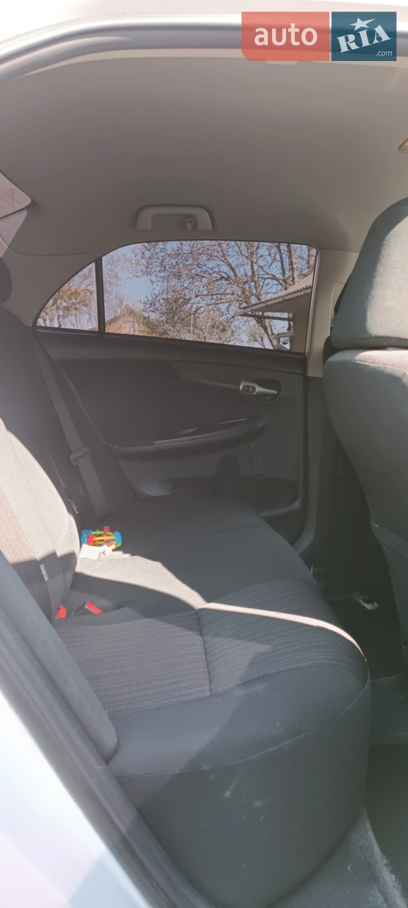 2011 Toyota Corolla - мініатюра 2