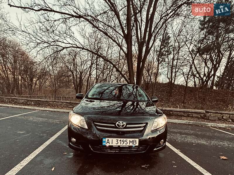 Хэтчбек Toyota Corolla