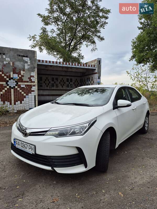 Легковые Toyota Corolla