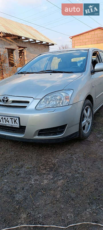 Хетчбек Toyota Corolla