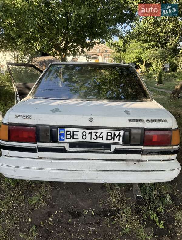 Седан Toyota Corona