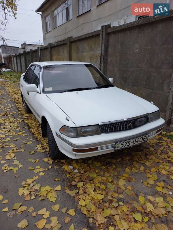 Седан Toyota Corona