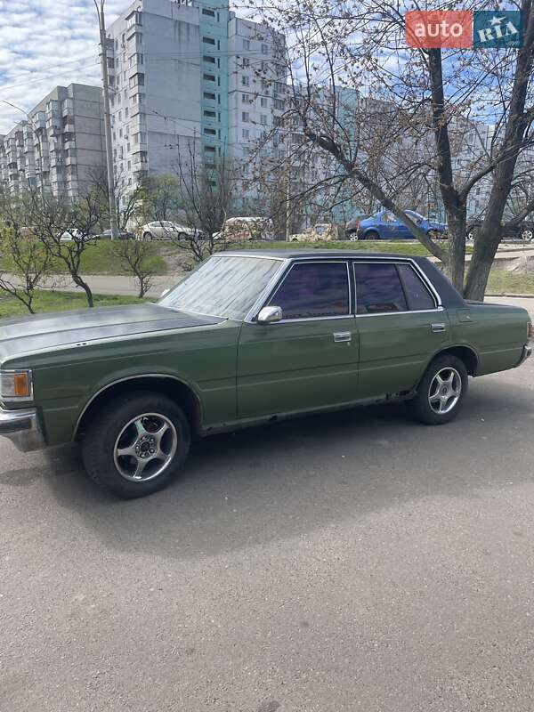Седан Toyota Crown