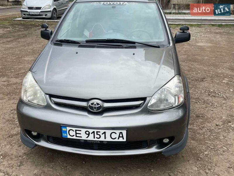 Хетчбек Toyota Echo