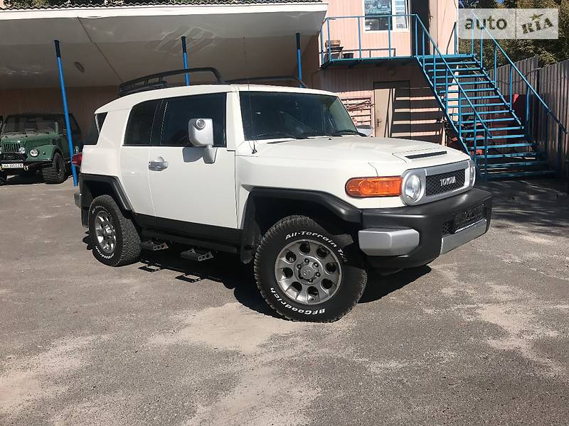 Toyota FJ Cruiser 2012 года