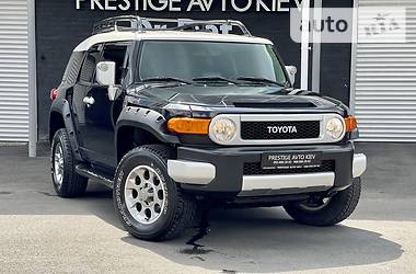 Toyota FJ Cruiser  2010