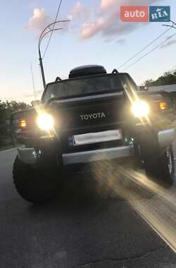 Toyota FJ Cruiser 2011