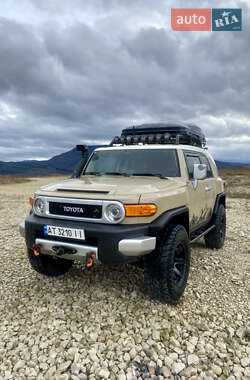 Toyota FJ Cruiser  2012